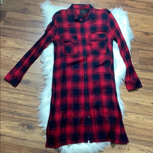 Rails Dresses & Skirts - Rails long red/dark blue long sleeve dress shirt